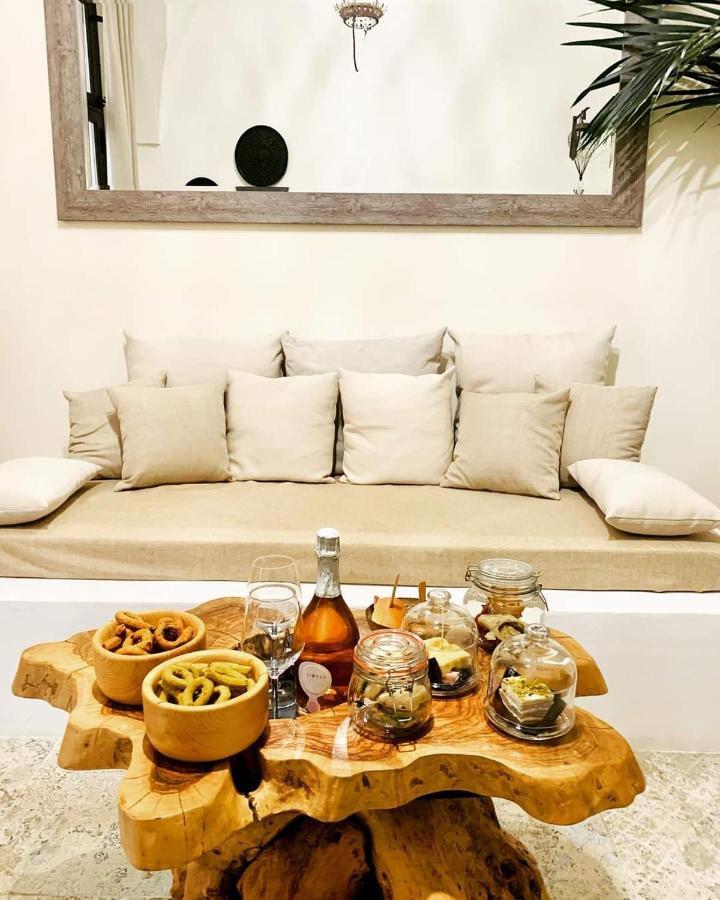 Amira 1899 Luxury Suite Галатина Экстерьер фото